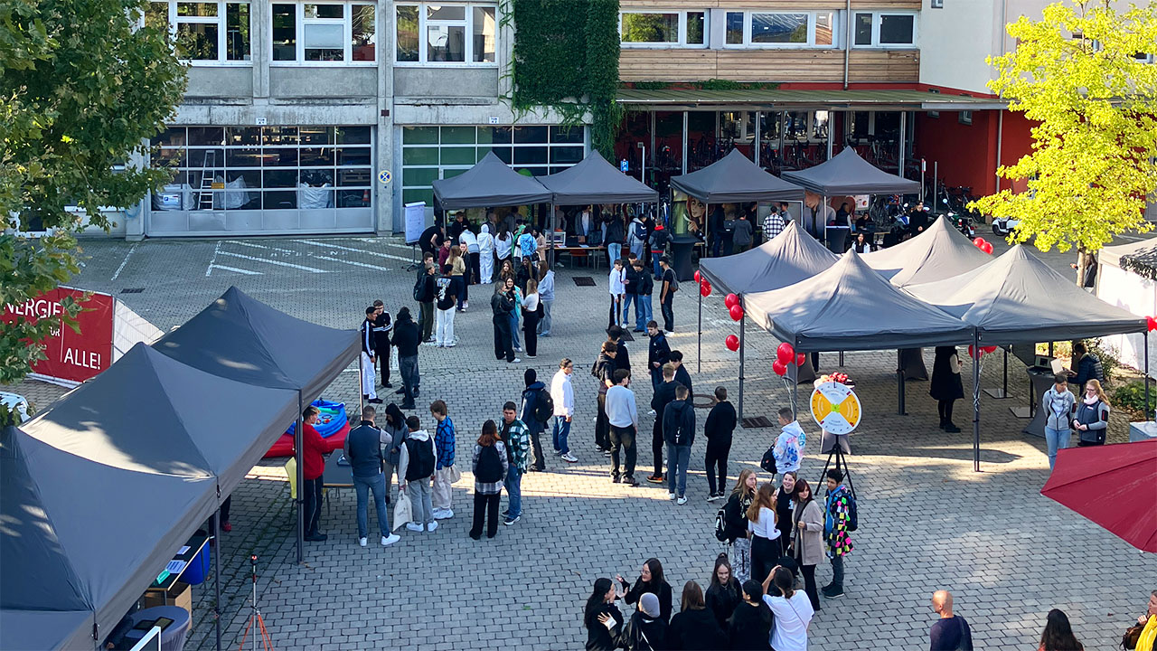 Info Event zur Ausbildung der Stadtwerke Rosenheim Innenhof von oben