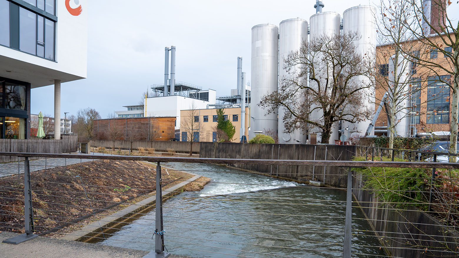 Mühlbachbogen vor Heizkraftwerk