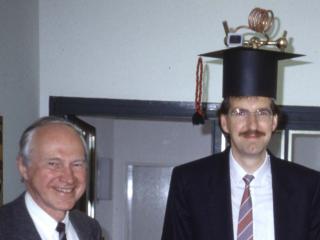 Dr. Götz Brühl mit Doktorvater (1990)