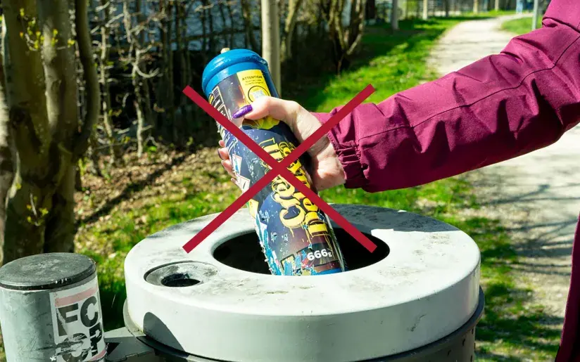 Lachgas wird in Muell im Park geworfen