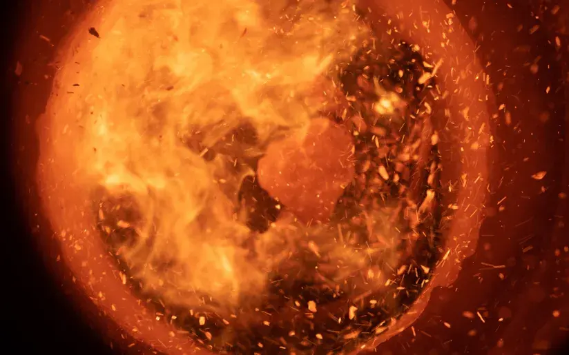 Feuerball im Holzvergasungsprozess