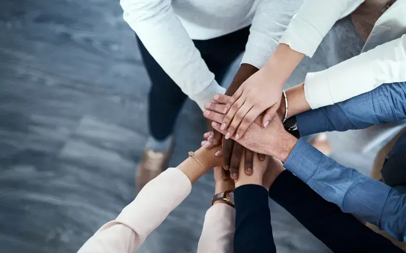 Teamwork und Zusammenarbeit für Wachstum, Partnerschaft und Geschäftserfolg