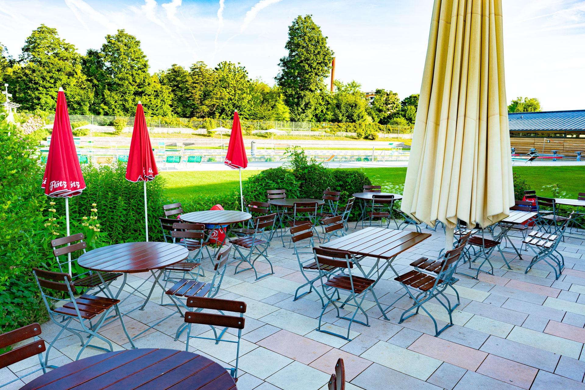 Gastronomiebereich im Rosenheimer Freibad