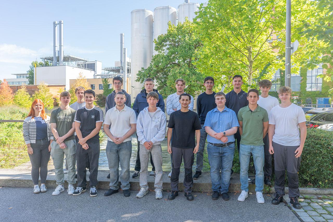 Gruppenfoto Azubis am Mühlbachbogen