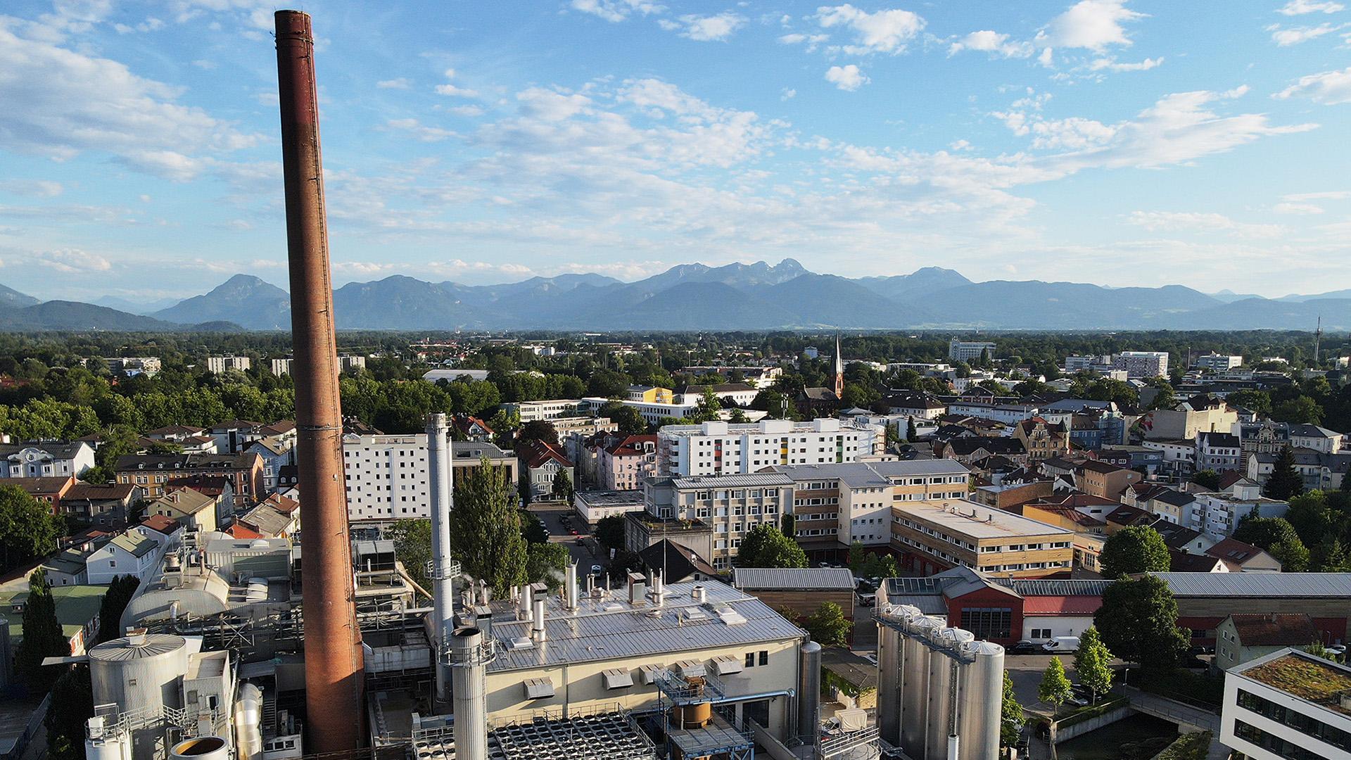 Luftaufnahme Müllheizkraftwerk der SWRO in Richtung Berge
