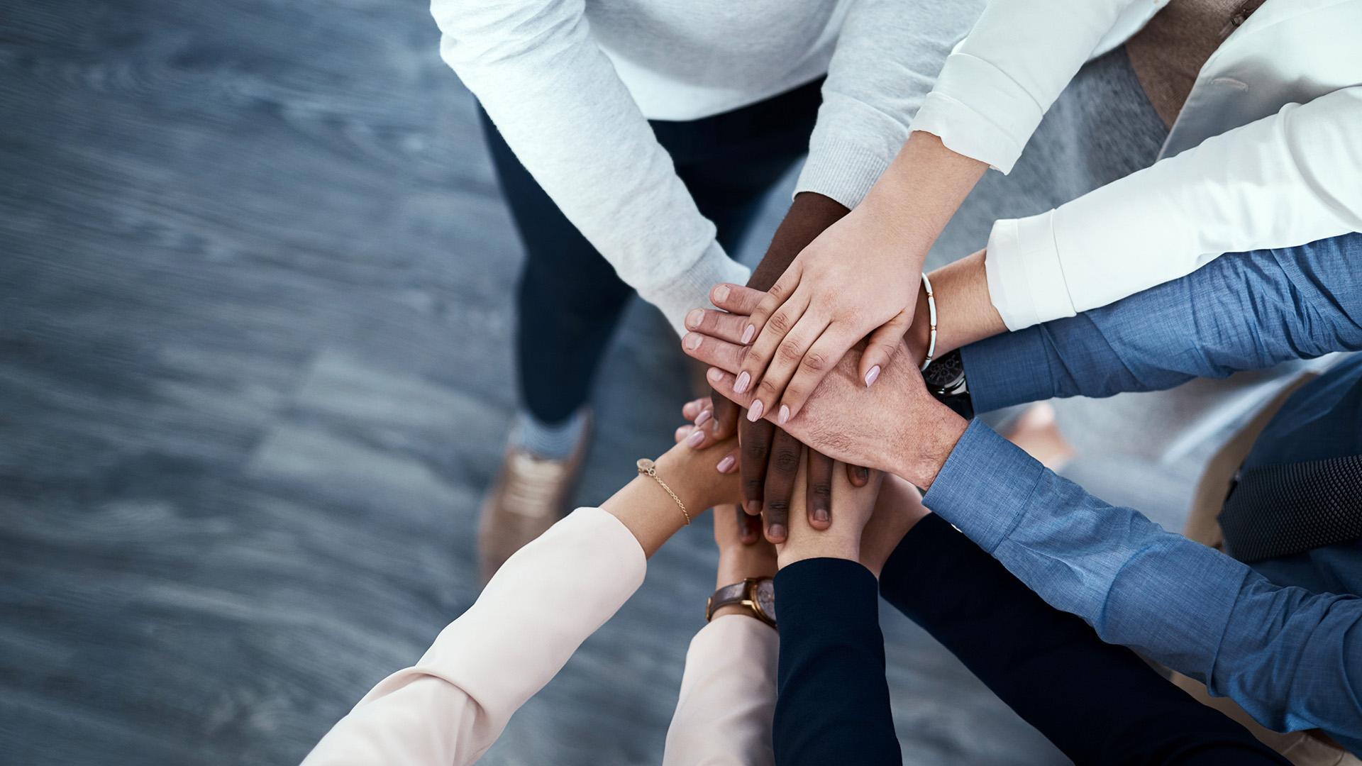 Teamwork und Zusammenarbeit für Wachstum, Partnerschaft und Geschäftserfolg